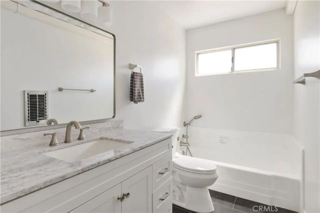 4343 Finley Avenue 27, Los Angeles, CA 90027