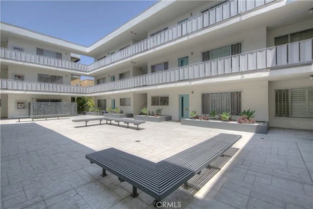 4343 Finley Avenue 27, Los Angeles, CA 90027