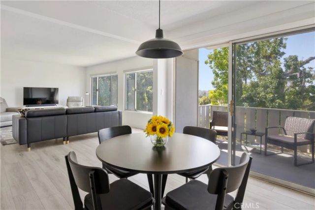 4343 Finley Avenue 27, Los Angeles, CA 90027