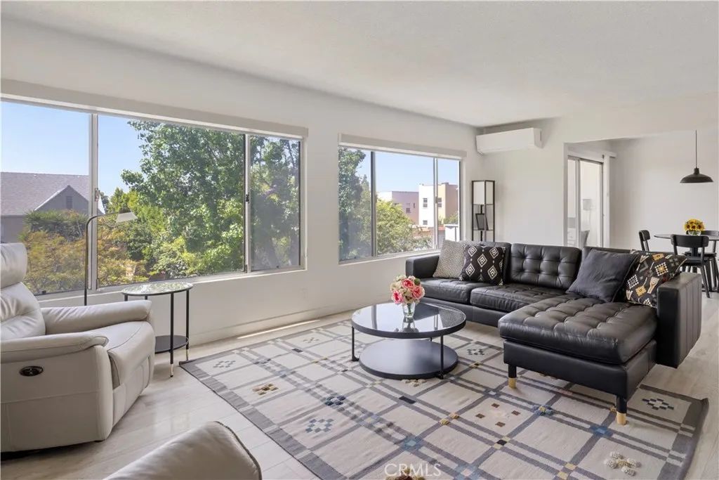 4343 Finley Avenue 27, Los Angeles, CA 90027