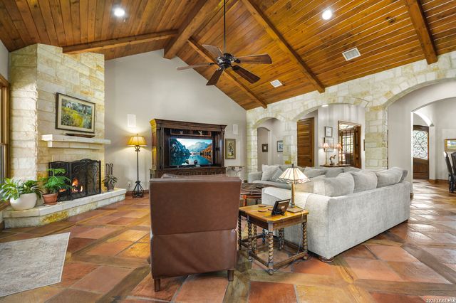 10510 FELSBLOCK LN, New Braunfels, TX 78132