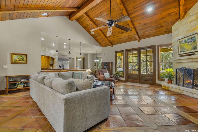 10510 FELSBLOCK LN, New Braunfels, TX 78132