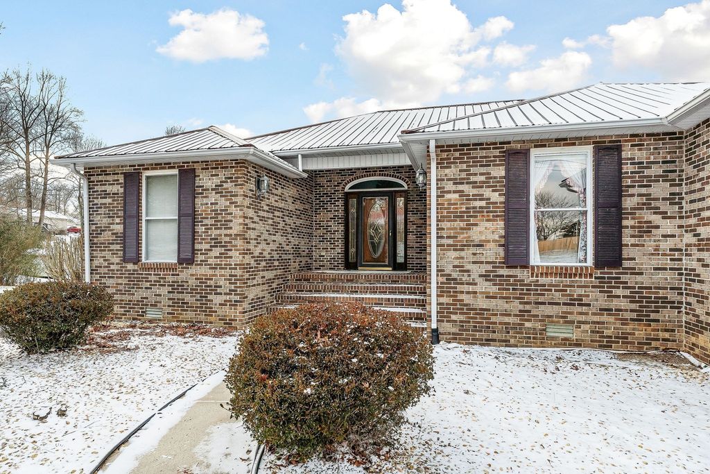 296 Idlewild Dr, Sparta, TN 38583