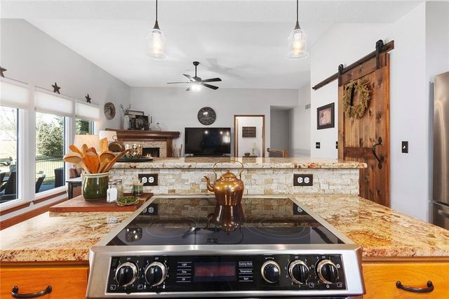 15804 E 27th Street S, Independence, MO 64055