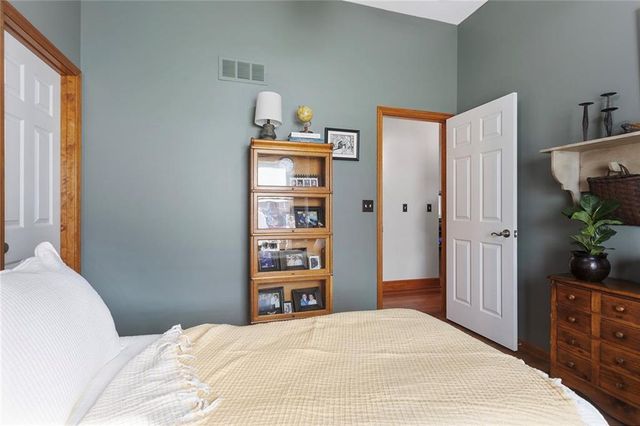 15804 E 27th Street S, Independence, MO 64055