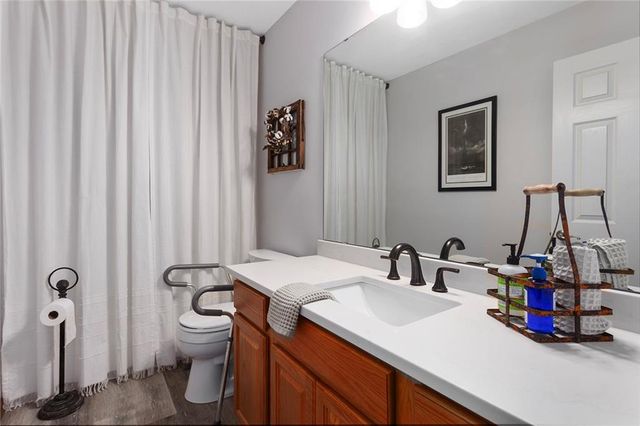 15804 E 27th Street S, Independence, MO 64055