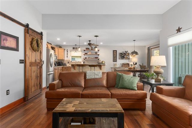 15804 E 27th Street S, Independence, MO 64055