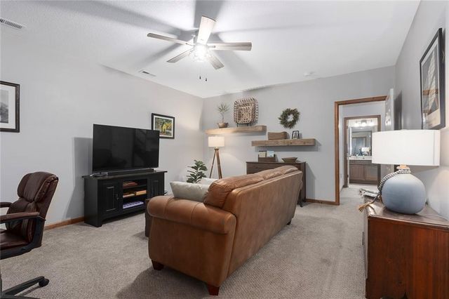 15804 E 27th Street S, Independence, MO 64055