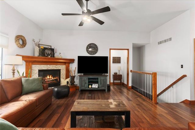 15804 E 27th Street S, Independence, MO 64055