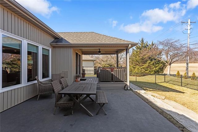 15804 E 27th Street S, Independence, MO 64055