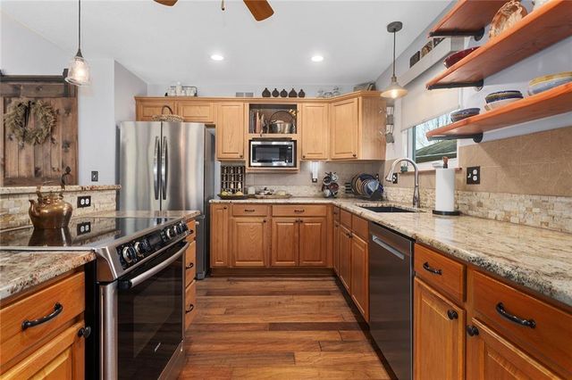 15804 E 27th Street S, Independence, MO 64055