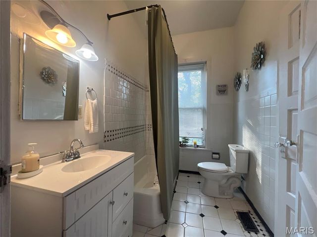 2218 Switzer Avenue, St Louis, MO 63136