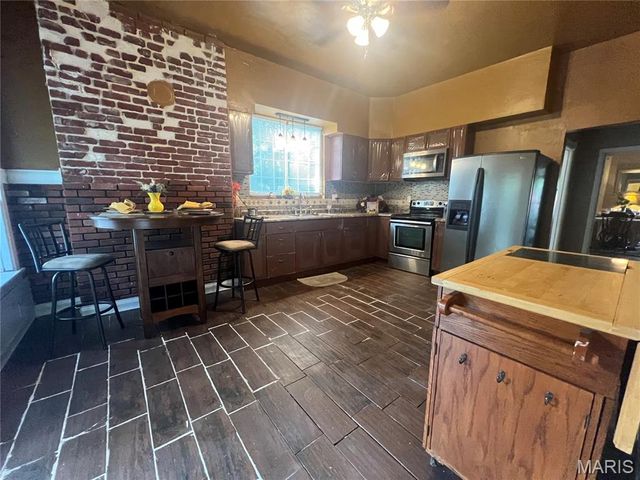 2218 Switzer Avenue, St Louis, MO 63136