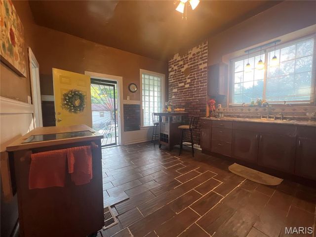 2218 Switzer Avenue, St Louis, MO 63136