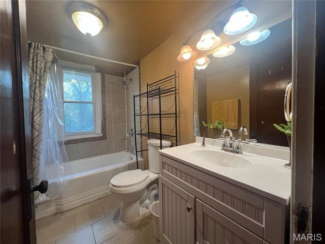 2218 Switzer Avenue, St Louis, MO 63136