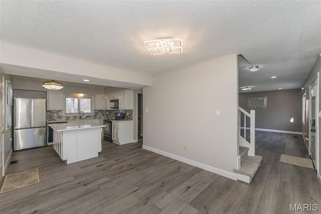 2285 Hill House Road, Chesterfield, MO 63017