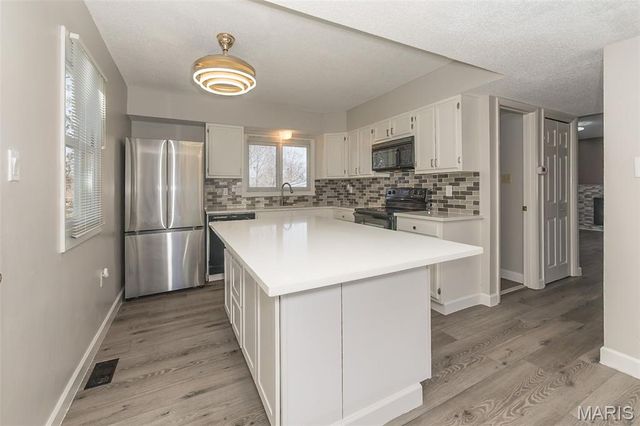 2285 Hill House Road, Chesterfield, MO 63017