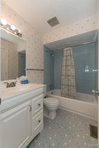 2285 Hill House Road, Chesterfield, MO 63017