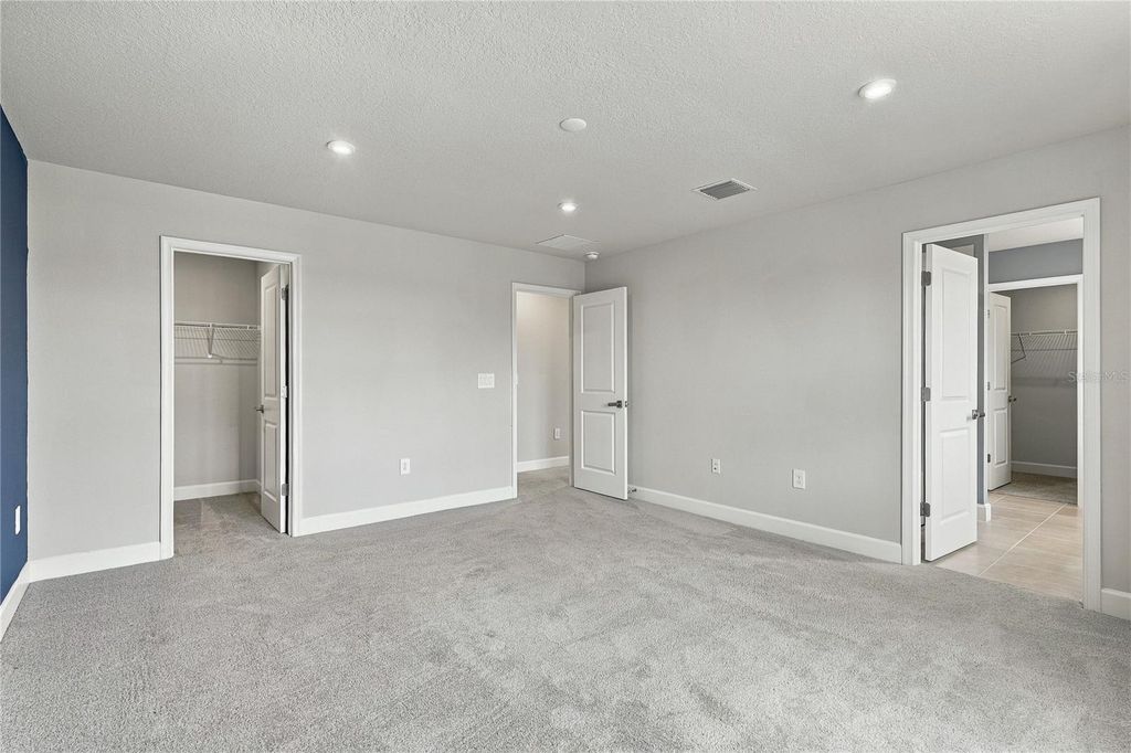 Image 20 of property listing at 4640 ARDEN WAY, Bradenton, FL 34211