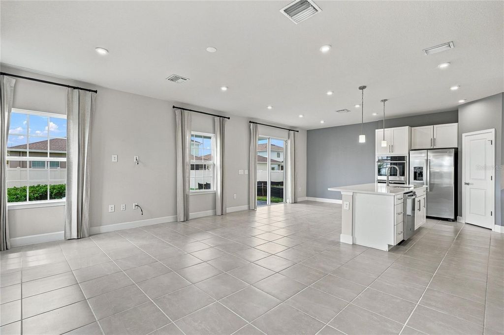 Image 3 of property listing at 4640 ARDEN WAY, Bradenton, FL 34211