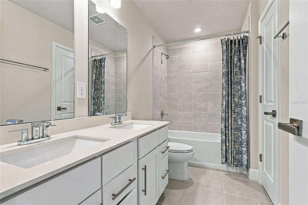 Image 26 of property listing at 4640 ARDEN WAY, Bradenton, FL 34211