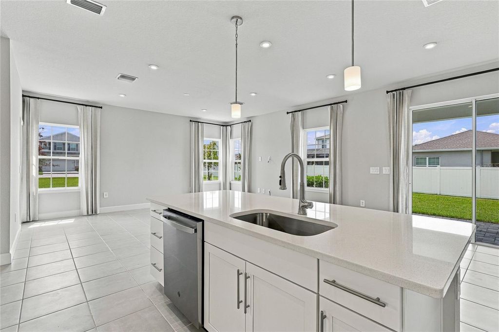 Image 9 of property listing at 4640 ARDEN WAY, Bradenton, FL 34211