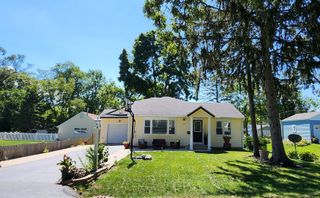 212 Lewis Avenue, Wauconda, IL 60084