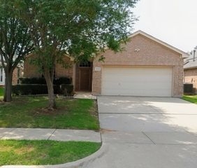 2825 Red Wolf Drive, Fort Worth, TX 76244