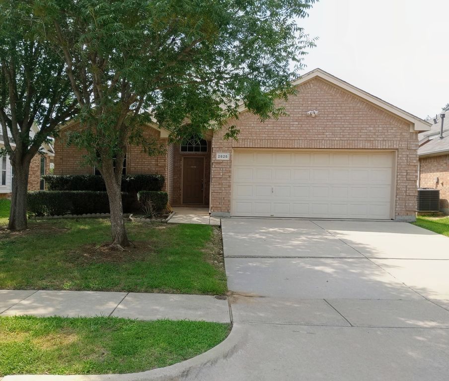 2825 Red Wolf Drive, Fort Worth, TX 76244