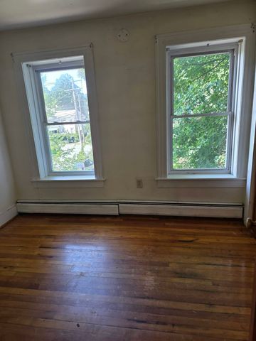 16 School Street, Brattleboro, VT 05301