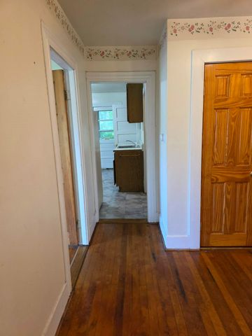 16 School Street, Brattleboro, VT 05301