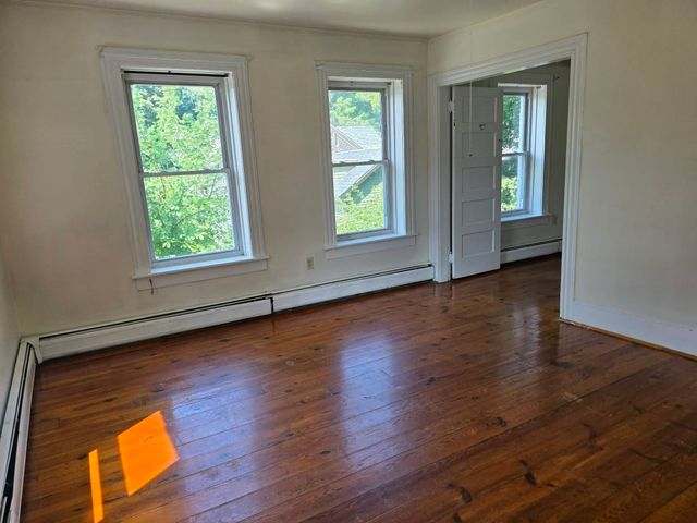 16 School Street, Brattleboro, VT 05301