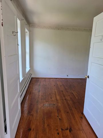 16 School Street, Brattleboro, VT 05301