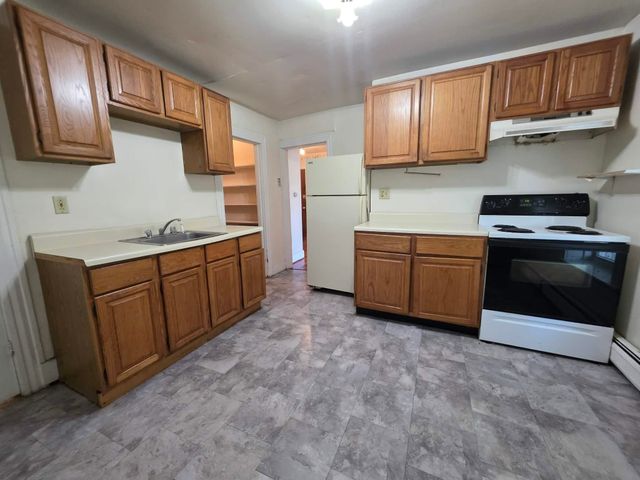 16 School Street, Brattleboro, VT 05301
