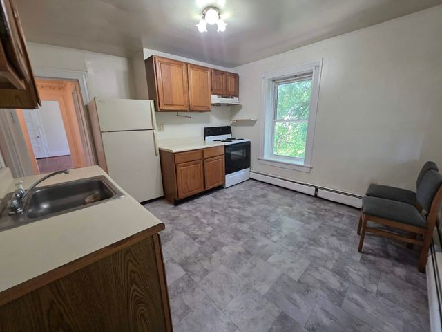 16 School Street, Brattleboro, VT 05301