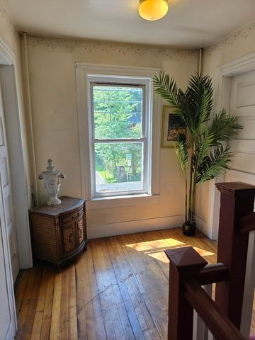 16 School Street, Brattleboro, VT 05301