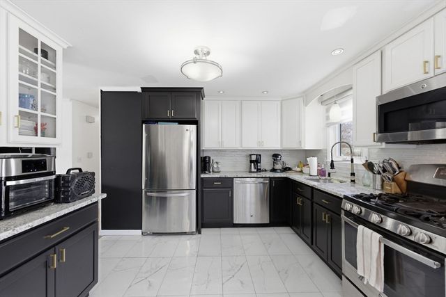 28 Drumlin Rd, Springfield, MA 01108