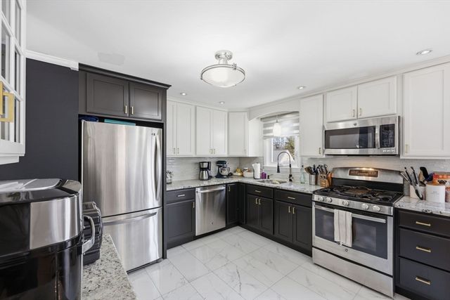 28 Drumlin Rd, Springfield, MA 01108