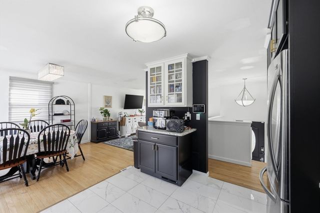 28 Drumlin Rd, Springfield, MA 01108