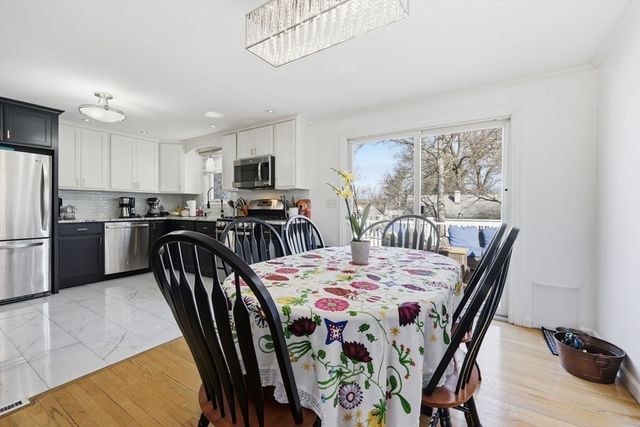 28 Drumlin Rd, Springfield, MA 01108