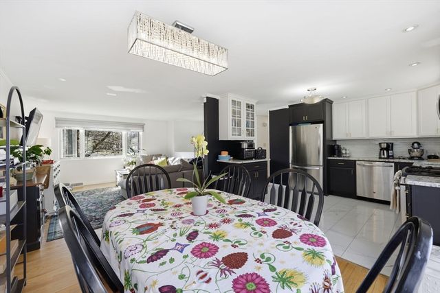 28 Drumlin Rd, Springfield, MA 01108