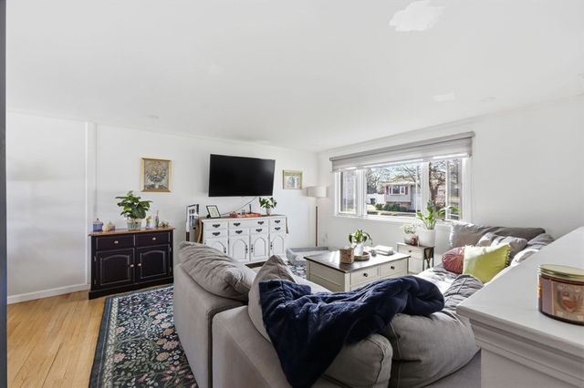 28 Drumlin Rd, Springfield, MA 01108