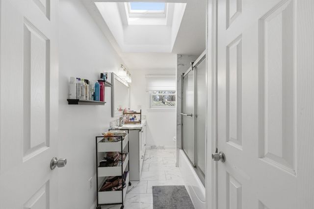 28 Drumlin Rd, Springfield, MA 01108
