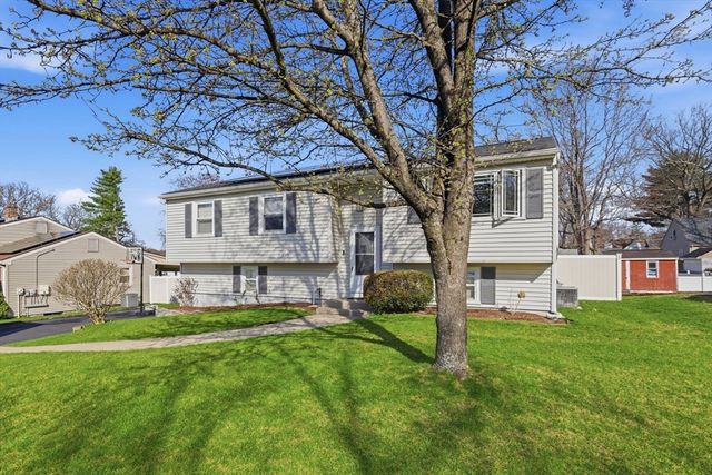 28 Drumlin Rd, Springfield, MA 01108