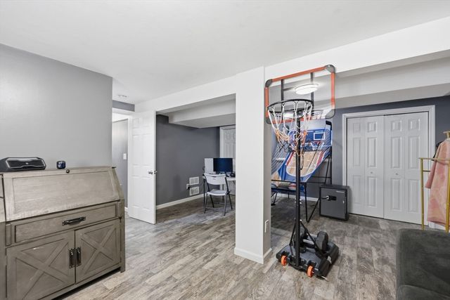 28 Drumlin Rd, Springfield, MA 01108