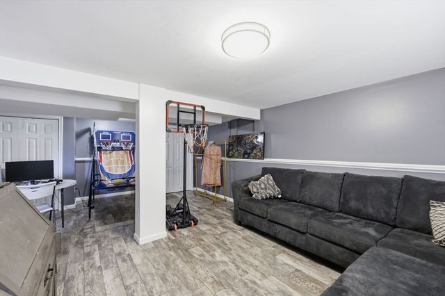 28 Drumlin Rd, Springfield, MA 01108