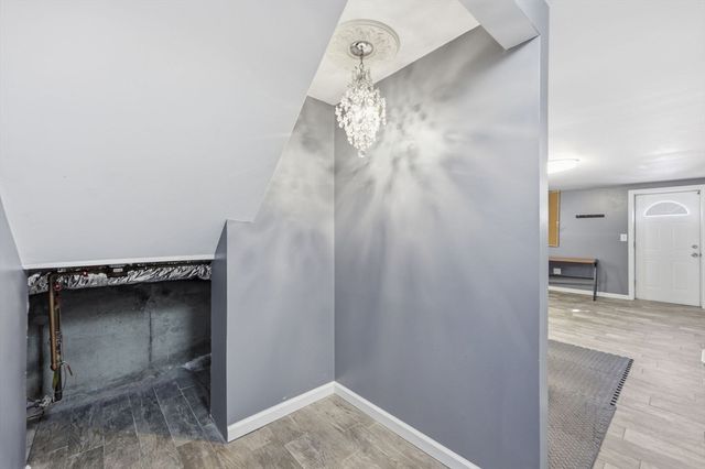 28 Drumlin Rd, Springfield, MA 01108