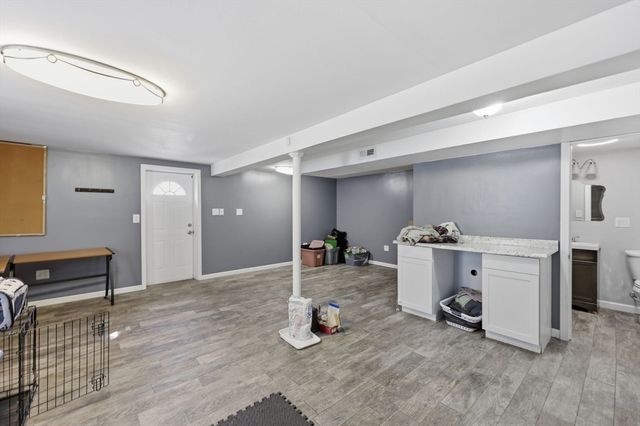 28 Drumlin Rd, Springfield, MA 01108