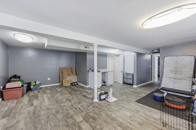 28 Drumlin Rd, Springfield, MA 01108