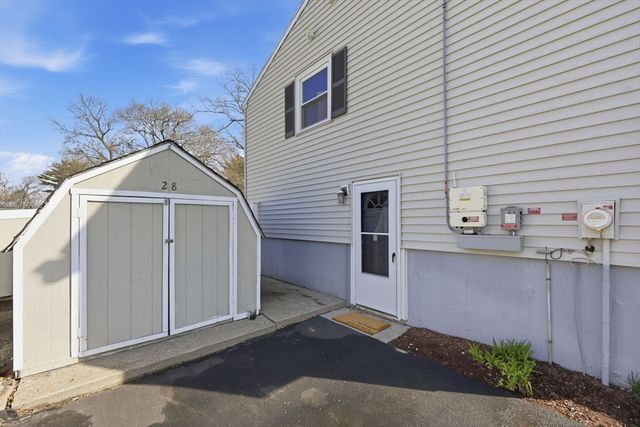 28 Drumlin Rd, Springfield, MA 01108